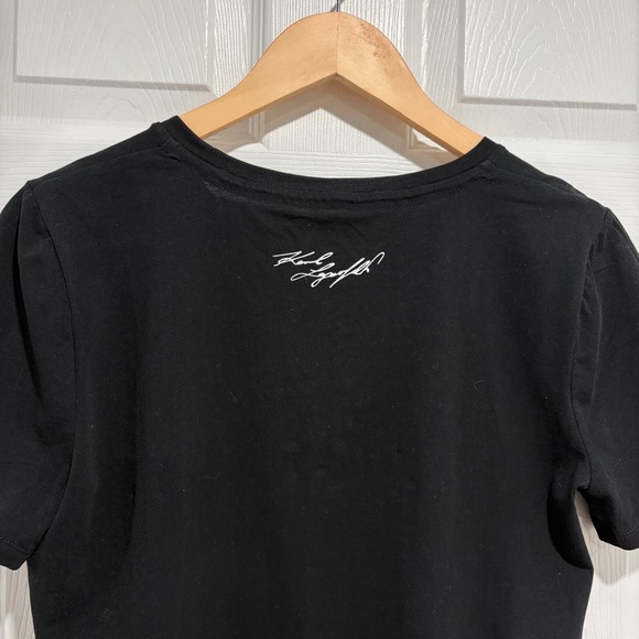 2/$40 Karl Lagerfeld Paris Black Short Sleeve T-Shirt with Daisy Accents Floral - Picture 4 of 7